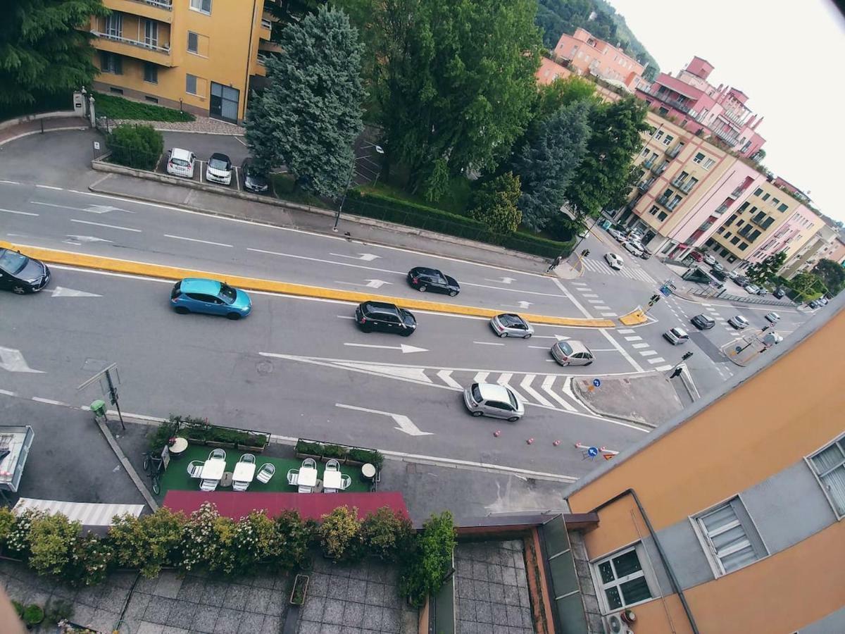 Appartamento Con Terrazzo Zona Ospedale Civile Brescia Eksteriør billede