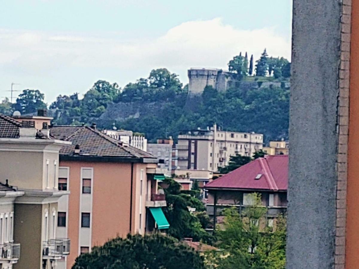 Appartamento Con Terrazzo Zona Ospedale Civile Brescia Eksteriør billede